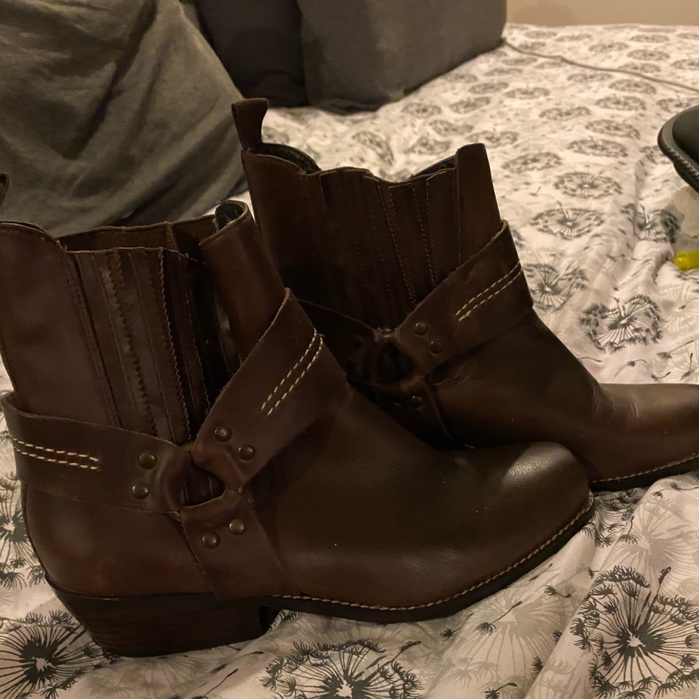 REBA Brown Leather Booties, Stitched w/ Buckles Size 8